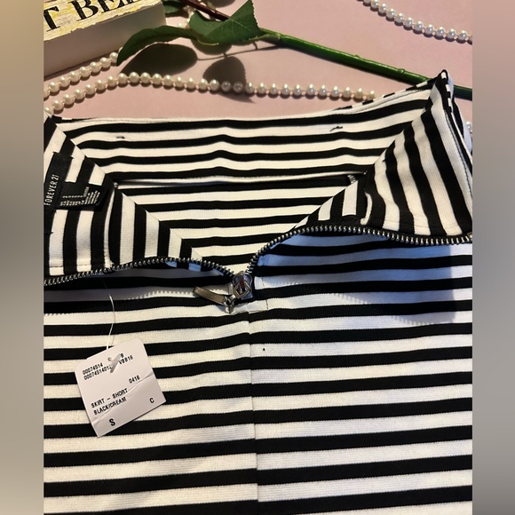 NWT FOREVER 21 STRIPES SKIRT - Picture 7 of 10